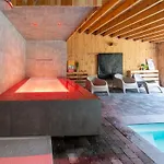 Mansion With Pool & Bar بيت للعطل بولانغ