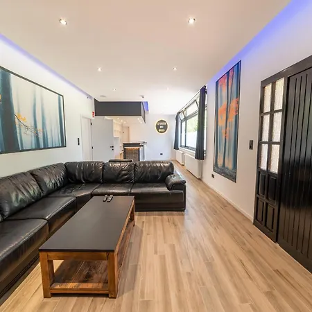 Mansion With Pool & Bar Semesterbostad *