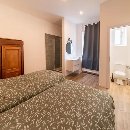 Mansion With Pool & Bar