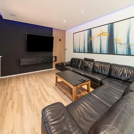 Mansion With Pool & Bar Casa vacanze