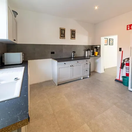 Nyaraló Mansion With Pool & Bar