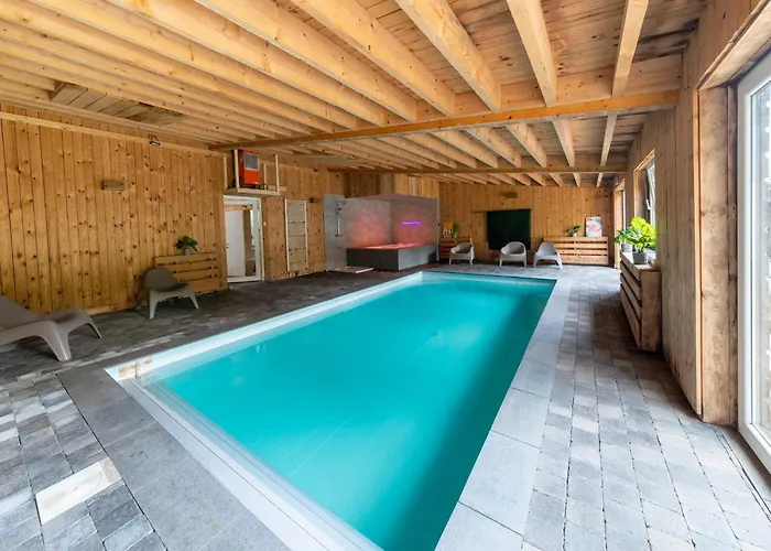 Mansion With Pool & Bar *