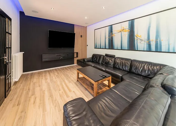 Mansion With Pool & Bar Semesterbostad